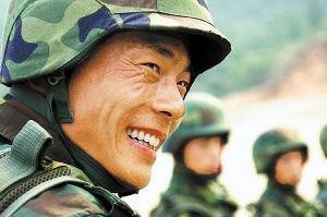为这个真正的特种兵点赞! 当年的枪王, 今天已是特战副旅长!