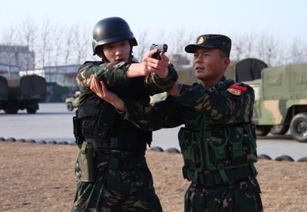 为这个真正的特种兵点赞! 当年的枪王, 今天已是特战副旅长!
