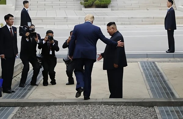 48小时成行的历史性会面：美国总统在朝鲜领土上走了20步