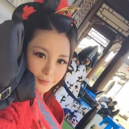 她凭借一句话走红网络，还曾和杨幂搭过戏，如今终成女神