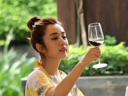 王晓晨的迷人风采，尽显清纯之美，令人赞叹