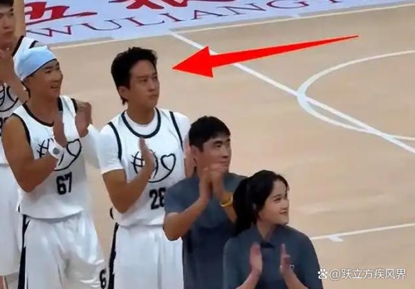 邓超被姚明“偏心”拍头！娱乐圈和体坛顶流的跨界友情