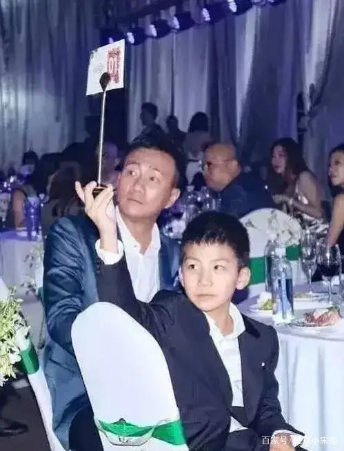 内娱有比胡军更A的男人吗？