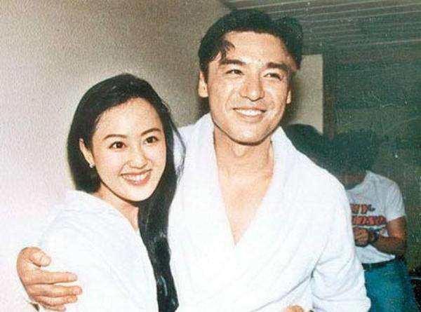 男明星被媳妇坑的真多，破产和退隐都是常事，而他却逆势变得更红