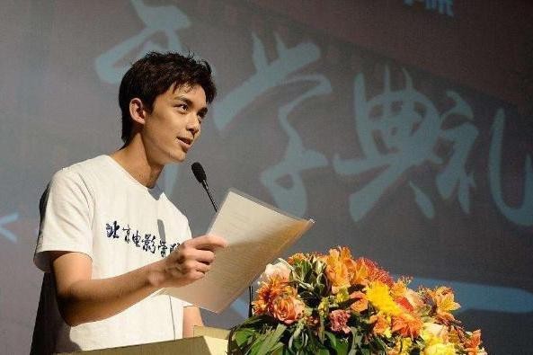 吴磊从小开始出道，一出道就博得很高的人气，现在却只拍烂剧？