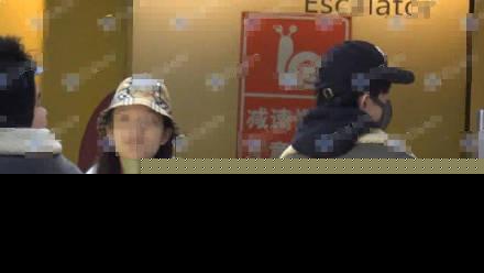 吴磊全副武装和神秘女子看电影，亲姐姐颜值不输关晓彤！