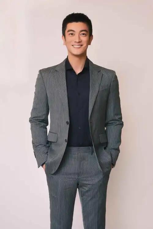杜江与嗯哼成哥们！陪搞发明聊宇宙，同敷面膜变精致，父子悄悄话超甜：“宠娃老爸的哥们式，教养藏细节” 凭什么感动？
