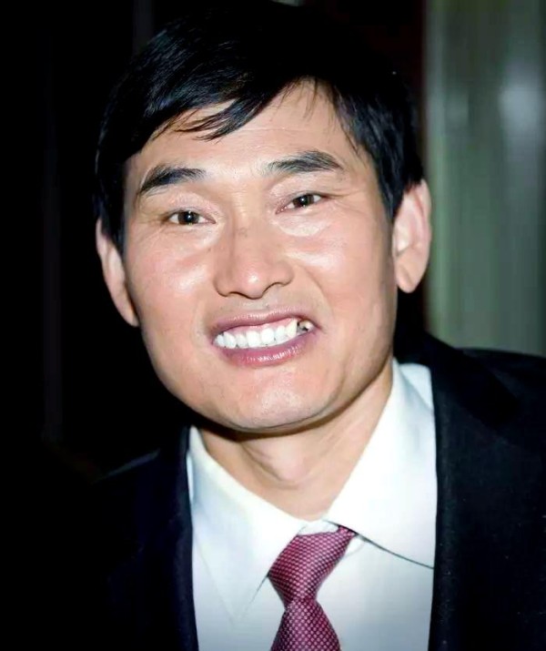 大衣哥朱之文的崛起与命理揭秘