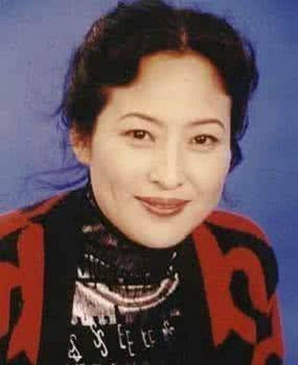 原来他们是一对明星夫妻，老婆是妈妈专业户，老公演琼瑶剧成名