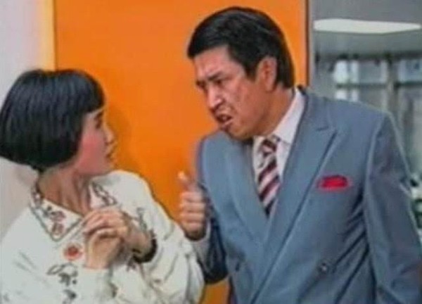 原来他们是一对明星夫妻，老婆是妈妈专业户，老公演琼瑶剧成名