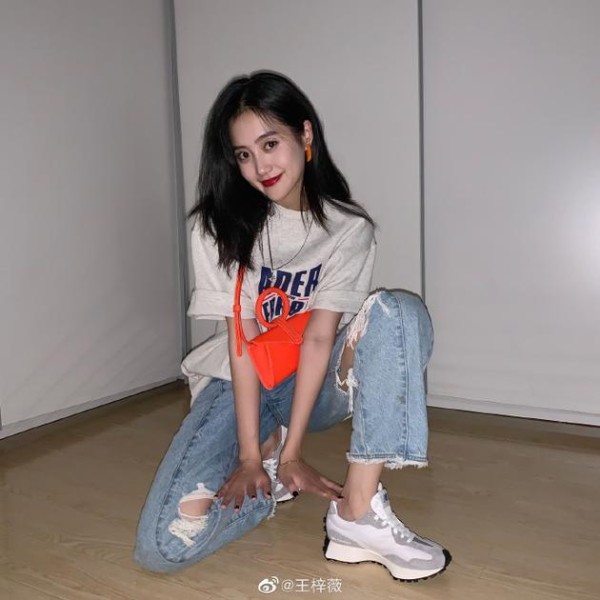 李汶翰前绯闻女友发呕吐表情 引争议后澄清是牙疼