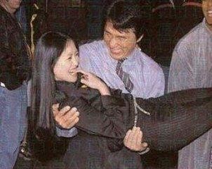 成龙父子轮流玩弄的三个女明星，章子怡瞬间就醉了