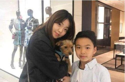 王中磊女儿被曝家产50亿，被众男星宠成公主，却遭前男友嘲讽？