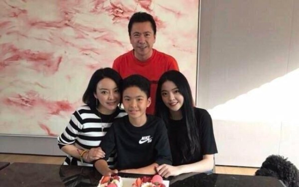 50岁王中磊近况曝光，曾与多位女星传绯闻