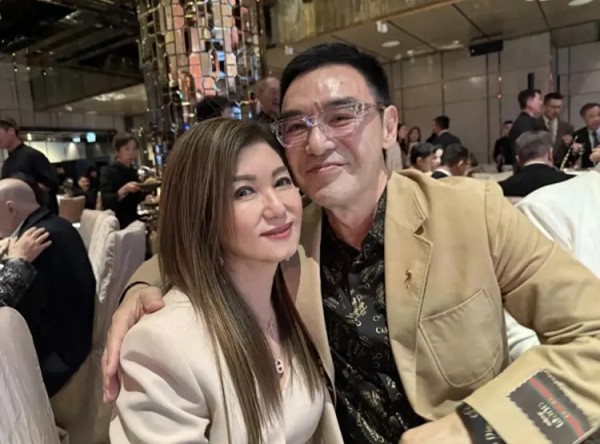 72岁钟镇涛独自参加婚礼 与前任坐同一桌两人分手39年仍贴脸合照
