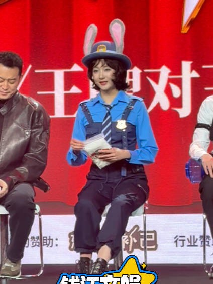 关晓彤cos兔子警官朱迪 这个关晓彤太萌了！