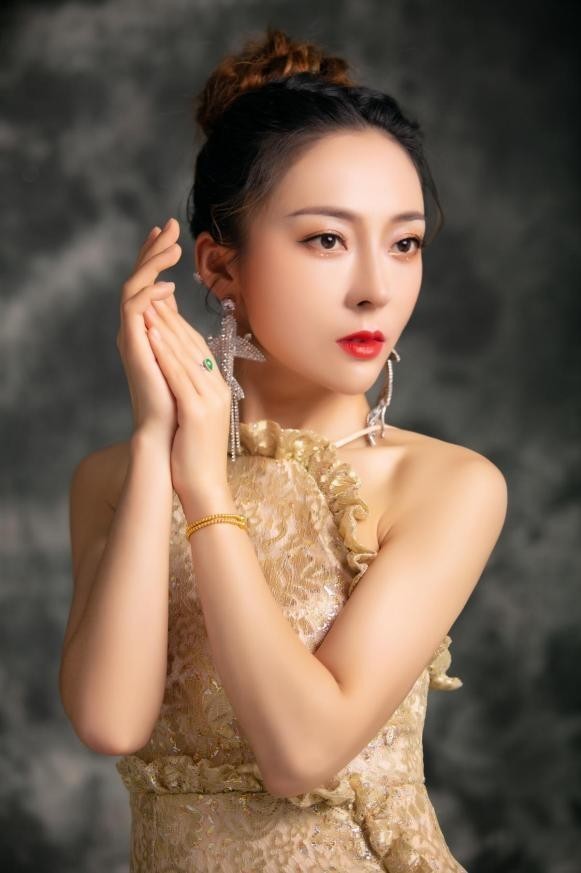 刘九儿出席《超级网红》栏目启动仪式暨明星网红之夜