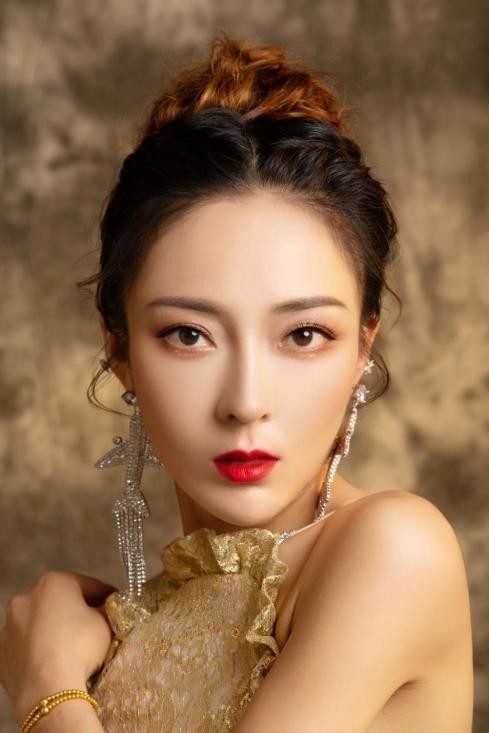 刘九儿出席《超级网红》栏目启动仪式暨明星网红之夜