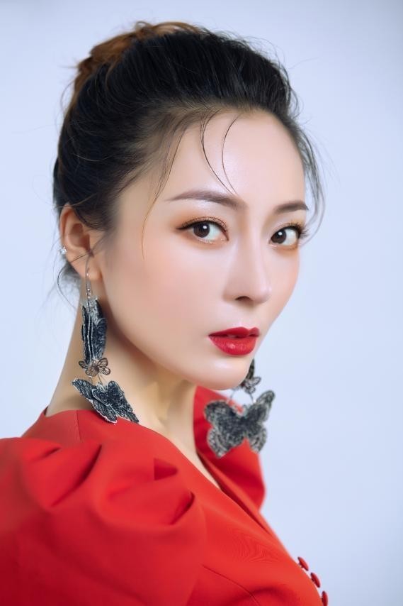 刘九儿出席《超级网红》栏目启动仪式暨明星网红之夜