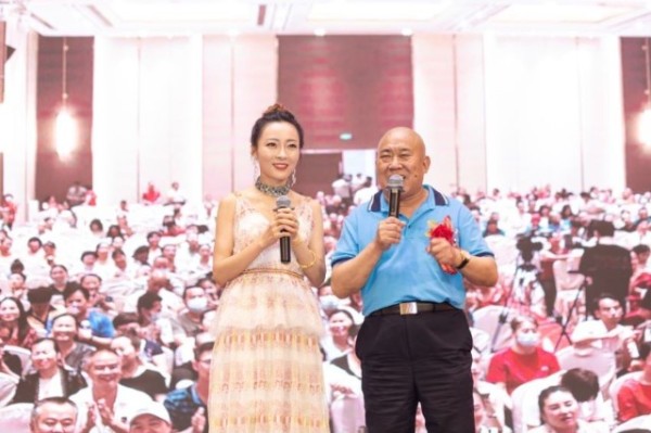 刘九儿出席《超级网红》栏目启动仪式暨明星网红之夜