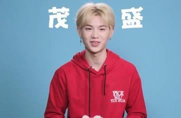 黄明昊本人是如何理解“贾富贵”的？粉丝听完他解释，心都要碎了
