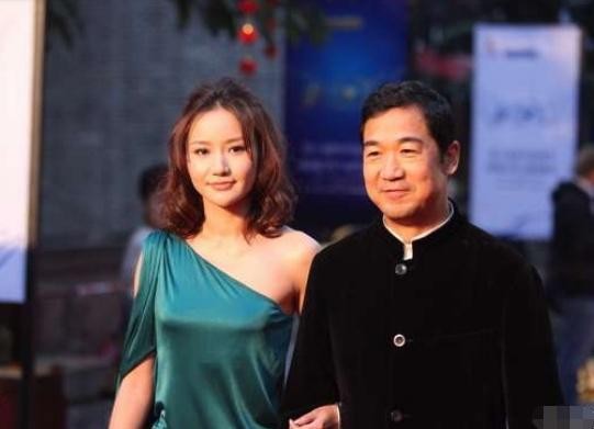 娱乐圈中纷纷扰扰，因戏结缘成为养父女关系