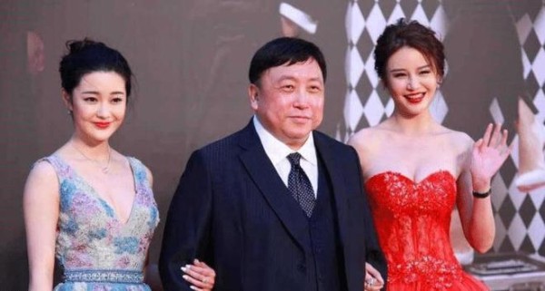 娱乐圈内知名的“干爹”，前几位让人羡慕，唯独他让“女儿”怀了孕