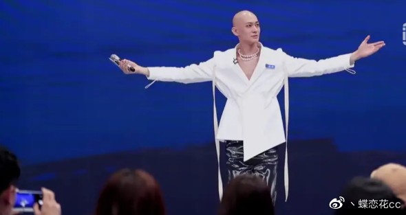 《青你3》自带“光环”的男人梁森，比光头还闪亮的是他的背景