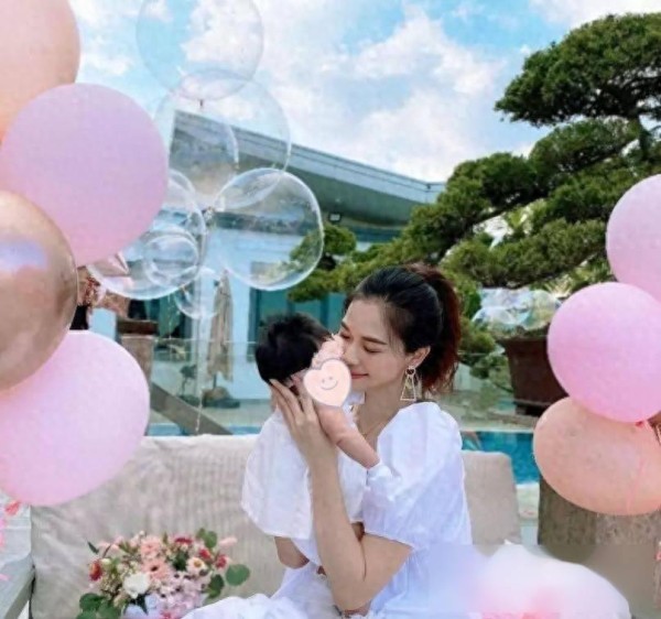 TVB前女星产子背后真相！朋友惊讶不知情，离巢五年已诞三子！