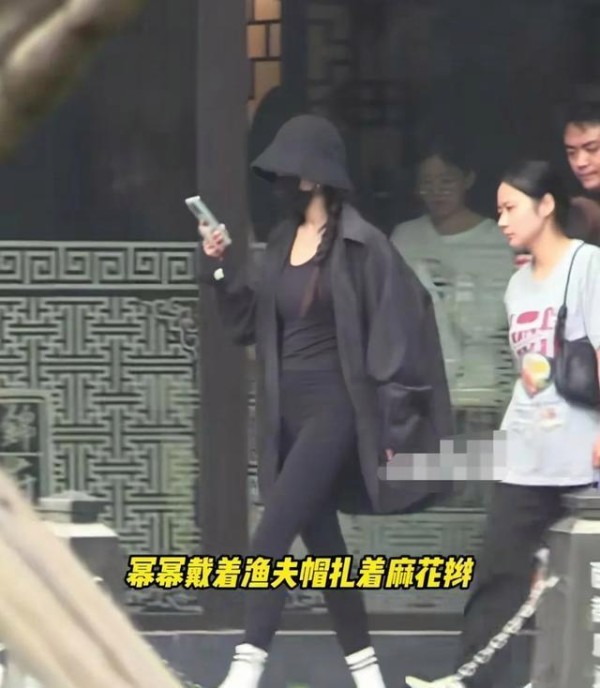 杨幂外出健身路透曝光 好身材引爆网络