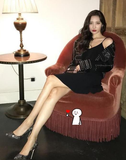 “南韩腿精”李宣美，不止大长腿让人沉迷，黑色蕾丝更显女人味！