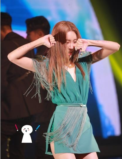 “南韩腿精”李宣美，不止大长腿让人沉迷，黑色蕾丝更显女人味！