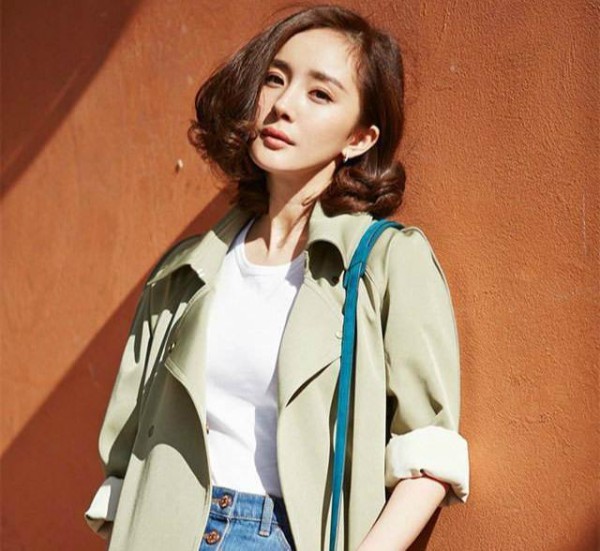 娱乐圈八大女星穿风衣大比拼，看看谁最美？