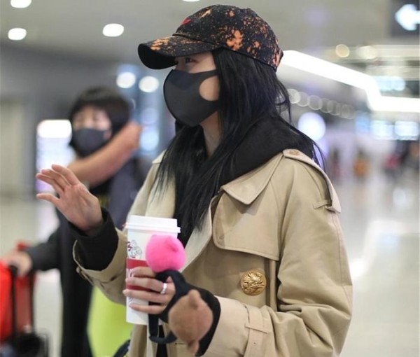 娱乐圈八大女星穿风衣大比拼，看看谁最美？