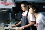 由乐视影业出品，马志宇编剧、执导，张涵予、王珞丹领衔主演并云集了朱丹、李呈媛、王柏杰、孙兴、张浩天等众多明星的都市爱情电影《我爱的是你爱我》将提前锁定光棍节，于11月8日在全国公映。今日，片方发布了一组人物海报和一款幕后特辑。人物海报中，张涵予眉头深锁，王珞丹楚楚可人；而在特辑中，戏里关系纠结成乱麻的主创却在片场充满了诙谐打趣的味道。