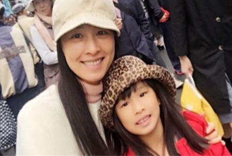 不承认整容，生下孩子却惨遭“打脸”的4位明星，黄奕上榜