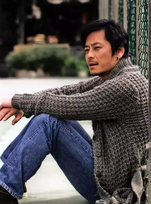 盘点成名前被父母抛弃的明星们, 最后一位成名之后让父亲拿钱滚蛋
