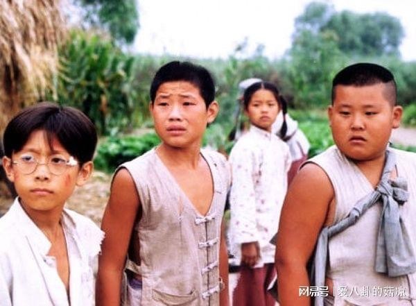 《小兵张嘎》16年后，主角嘎子沦为网红，配角的他却大火了