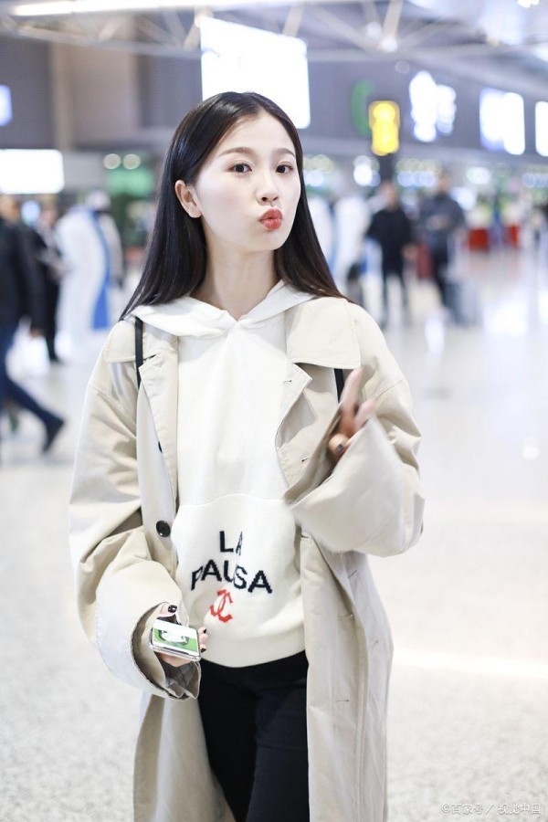 虞书欣的别样转身：当站姐的奇妙之旅