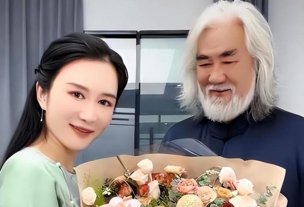 嫁给大31岁的张纪中，婚后连生几胎，杜星霖可能没你想的那么简单