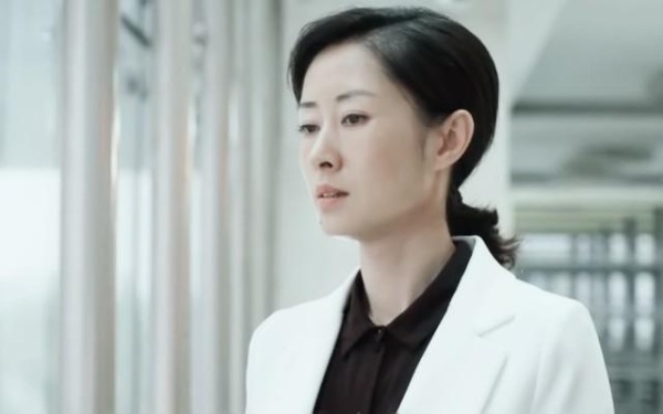 她是胡歌大姐，被称小巩俐，嫁豪门7年后离婚，如今火遍全国