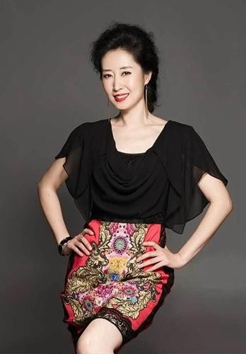 她是胡歌大姐，被称小巩俐，嫁豪门7年后离婚，如今火遍全国