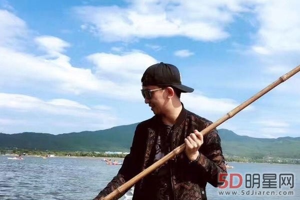 王二妮的老公李飞资料简历 是老毕把王二妮捧上了舞台