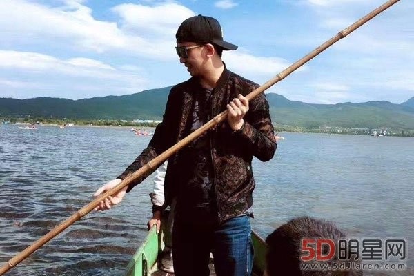 王二妮的老公李飞资料简历 是老毕把王二妮捧上了舞台