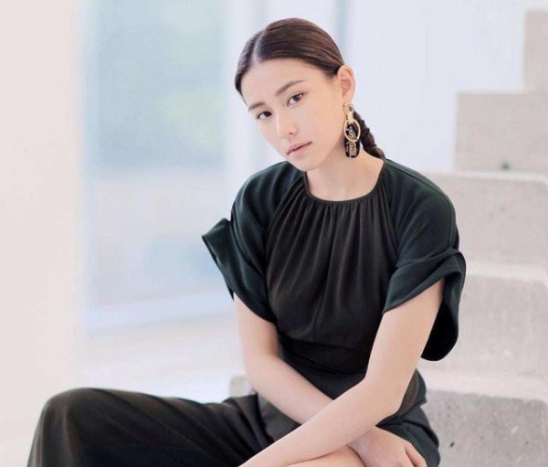 赌王千金何超莲，和王思聪是校友，4亿建酒店，又美业务能力又强