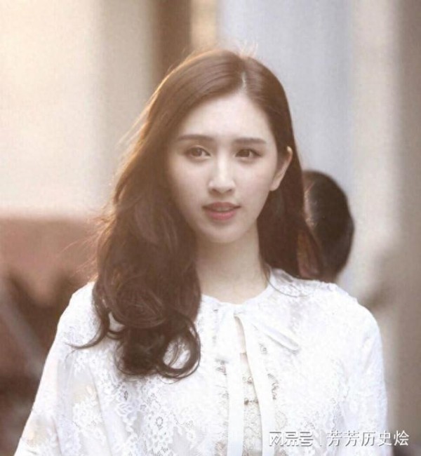 她曾是体操女神， 退役后与大51岁的干爹谈恋爱！ 媒人竟是她爸爸