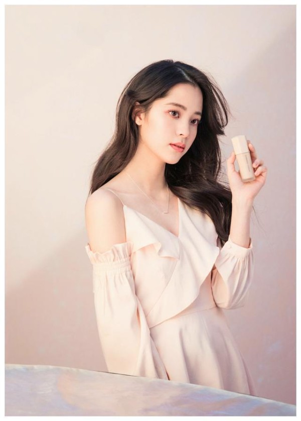 不求人同欧阳娜娜一年后重聚，再次合体吃鸡！热搜成了？