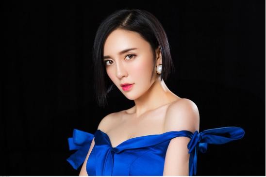 曾力挺李小璐的百变御姐吕佳容凌晨发割腕照片，并发文怀念乔任梁