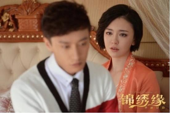 曾力挺李小璐的百变御姐吕佳容凌晨发割腕照片，并发文怀念乔任梁
