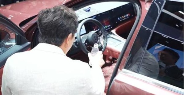 黄渤上海车展现场发声！问界M8面临质疑，车主真实评价出现-有驾